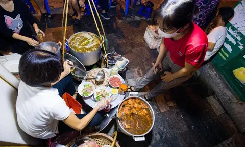 Điều đặc biệt tại quán phở gánh "30 năm không ngủ"